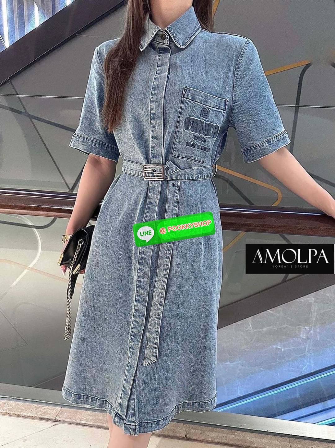 LONG MAXI DRESS FENDI DENIM ยีนส์แท้100เปอ งานไม่หนามาก ใส่สบาย มาพร้อมเข็มขัดผ้า ตัวนี้ ใส่ออกงาน ใส่ทำงาน ใส่เดินห้างชิวๆ บอกเลยว่า งานสวยม๊ากกก สวยหรู ดูแพงสุดๆ งานมีน้ำหนัก ผ้าอย่างดี น่ารักม๊ากก รุ่นนี้พิเศษมากกก รับรองว่าไม่ผิดหวังค่ะ ห้ามพลาดเลยน๊า
