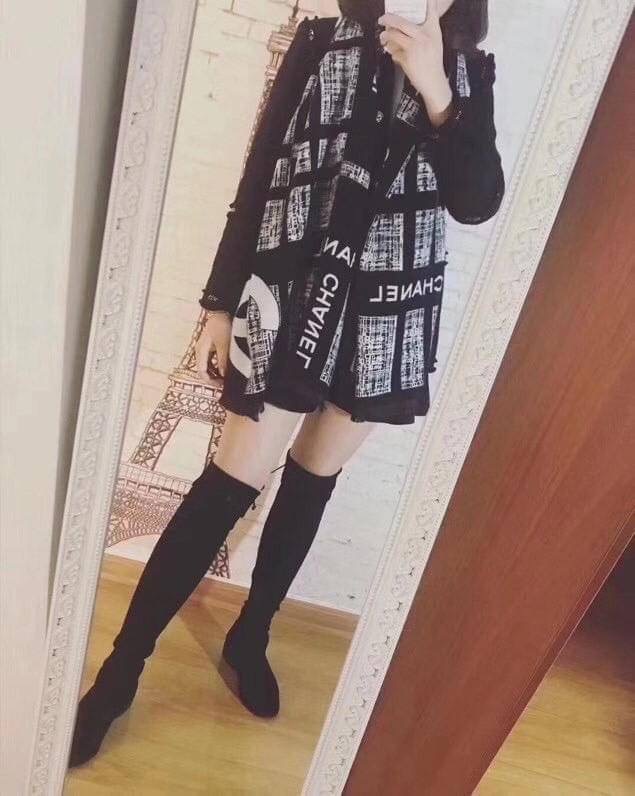 Chanel Shawl Wrap Scarf (With Box) ผ้าคลุม ผ้าพันคอ เนื้อนุ่ม Chanel VIP Premium Gift มาพร้อม กล่องแบรนด์ กระดาษของขวัญแบรนด์ ถุงกระดาษแบรนด์ ริบบิ้น ดอกคามิเลีย จะซื้อใช้เอง ก็ควรมีติดตู้ หรือ เป็นของขวัญก็เหมาะสุดๆ ไปเลยค่า