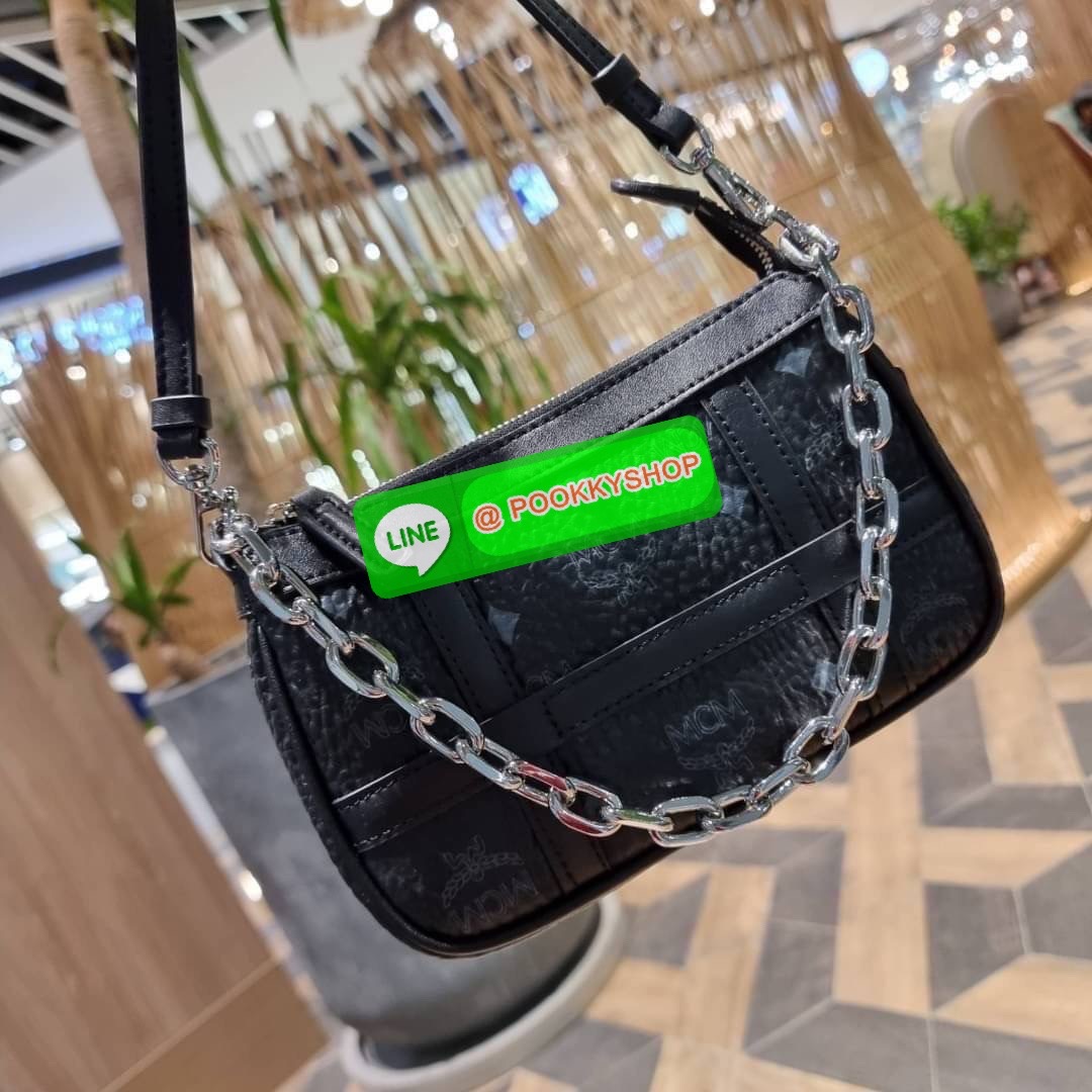 MCM MINI DELMY SHOULDER BAG จัดหนักจัดเต็ม!! ที่สุดของรุ่นที่ฮอตหนักมาก คอลเลคชั่นที่ยอดขายดีตั้งแต่วันแรกที่ลง shop ด้วยรูปทรงที่กะทัดรัด ตอบโจทย์ได้ทุกลุค ทุกไลฟ์สไตล์ ใช้งานได้ง่ายคล่องตัว กระเป๋าสะพายทรงพอช ที่มาพร้อมสายโซ่คล้องด้านหน้า และสายหนังครอส