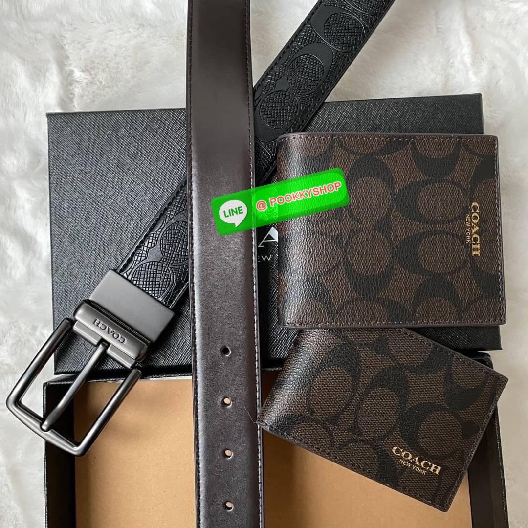 COACH Short Wallet with Belt Set Signature เซทสุดคุ้มค่ะได้ทั้งเข็มขัดและกระเป๋าสตางค์แบบพับ 2 ตอนมีช่องใส่รูปใส่บัตรใส่ธนบัตรแยกเป็นสัดส่วนเหมือนกระเป๋าสตางค์ใบยาวคุณภาพดีตามแบบฉบับของแบรนด์ มาในกล่องแบรนด์สามารถมอบเป็นของขวัญได้ ไอเท็ม Must Have ใครไม่ท