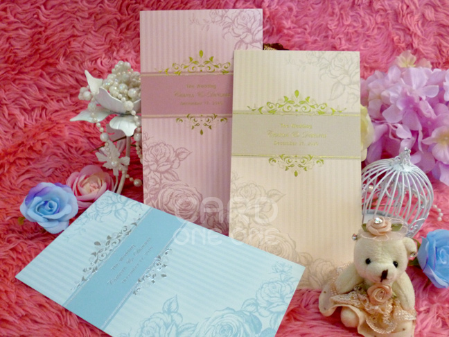 การ์ดแต่งงาน กราฟฟิกน่ารัก แนวตั้ง 2 พับการ์ดคลาสิค สีหวาน