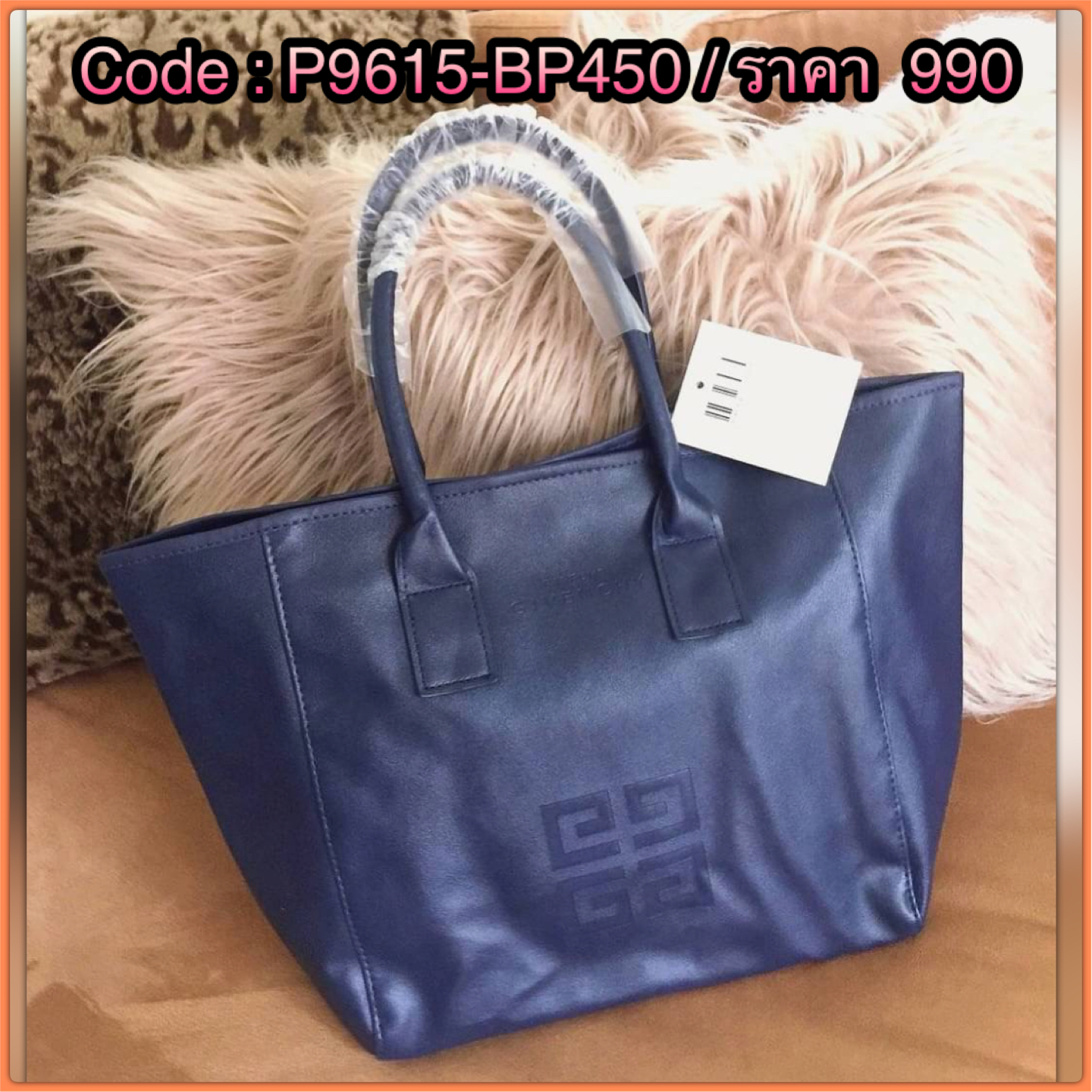 Best Seller! Givenchy Black Soft Leather Shoulder Handbags (Limited edition) กระเป๋าถือหรือสะพายพรีเมี่ยมของเเท้จาก "Givenchy Perfume Counter" วัสดุหนังนิ่มเรียบสีดำด้านหน้าปั้มโลโก้แบรนด์ GV ภายใน Polyester 100% สีดำสกรีนโลโก้สวยดูดี เปิดปิดด้ว