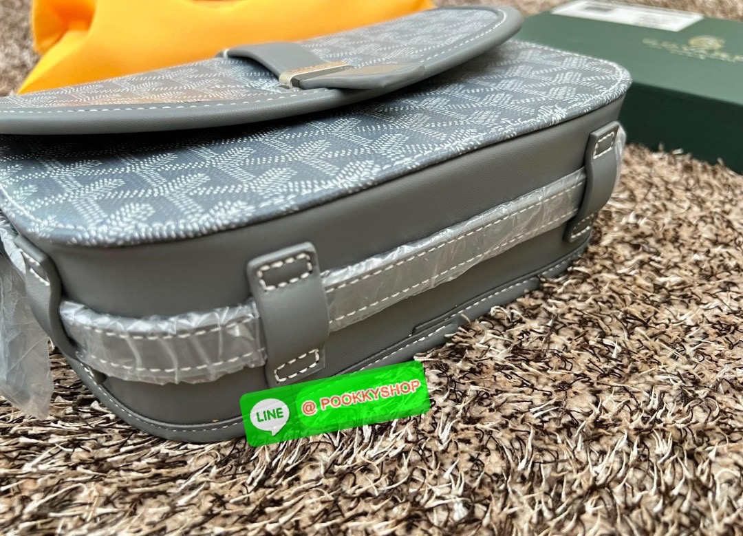 NEW NEW NEW จะเลิกฮิตกันกี่โมงค่าสำหรับรุ่นนี้ GOYARD BELVEDERE PM พร้อมส่ง! ได้ราคาดีมา จำนวนจำกัดค่ะ! 💌กระเป๋าสะพายข้างหรือครอสบอดี้ร์ หนังแท้สวย หนังมีความนิ่มในตัว น้ำหนักเบา ตอบโจทย์ได้ดีในทุกๆวันค่ะ 💌เปิด-ปิดกระเป๋า แบบตัวสอดด้านหน้า