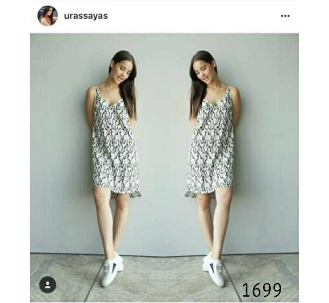 พร้อมส่ง รองเท้าผ้าใบ roger ที่ขายดีมากที่สุด รุ่นนี้ดาราใส่เยอะมาก มีกันเกือบทุกคน งานรองเท้าผ้าใบทรงสวม หนังนิ่ม ตกแต่งดีไซน์หน้าเพชรสุดหรูตามสไตล์ ทรงสวยเว่อร์ บอกเลยว่า เป็นรองเท้าที่ต้องมีมากๆ