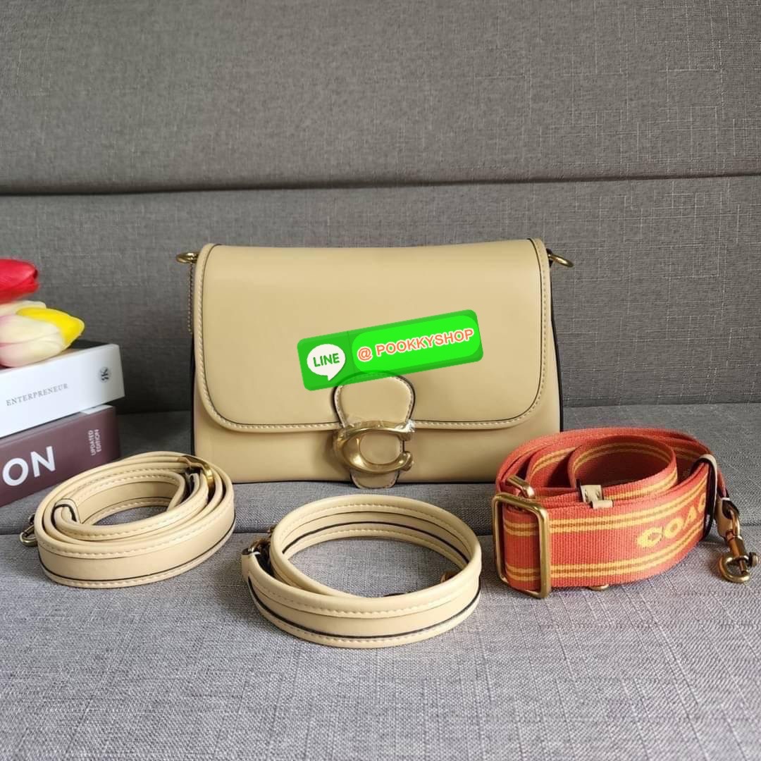 COACH SOFT TABBY SHOULDER BAG (COACH C9804) กระเป๋าข้างเรียบหรู ใบเดียวสะพายได้หลายสไตล์ มีสายสะพายให้ถึง 3 เส้น ปรับเปลี่ยนสไตล์ได้หลายลุควัสดุหนังแท้ทั้งใบ สัมผัสนิ่มมือ น้ำหนักเบา เปิดปิดแบบกระดุมแม่เหล็กเป็นอะไหล่โลโก้แบรนด์ตัวใหญ่ โดดเด่น ภายในกระเป๋