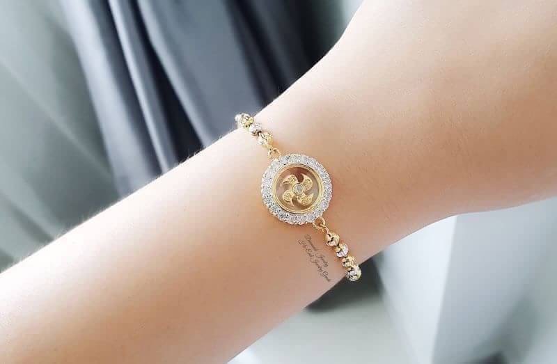 มาเพิ่มแล้วจะร้า New Arrival !!!!!! สร้อยข้อมือ 2 กษัตริย์กังหันแชกงหมิว กังหันนำโชค ใส่เสริมสิริมงคล พัดพาสิ่งไม่ดีออกไป นำพาสิ่งดีๆเข้ามา กังหันทุกชิ้นสามารถหมุนได้ทุกชิ้น ตามจังหวะการเคลื่อนไหวของร่างกาย งานประดับเพชร CZ แท้ งานฝังเพชรอย่างดี เพชรเงาวิ