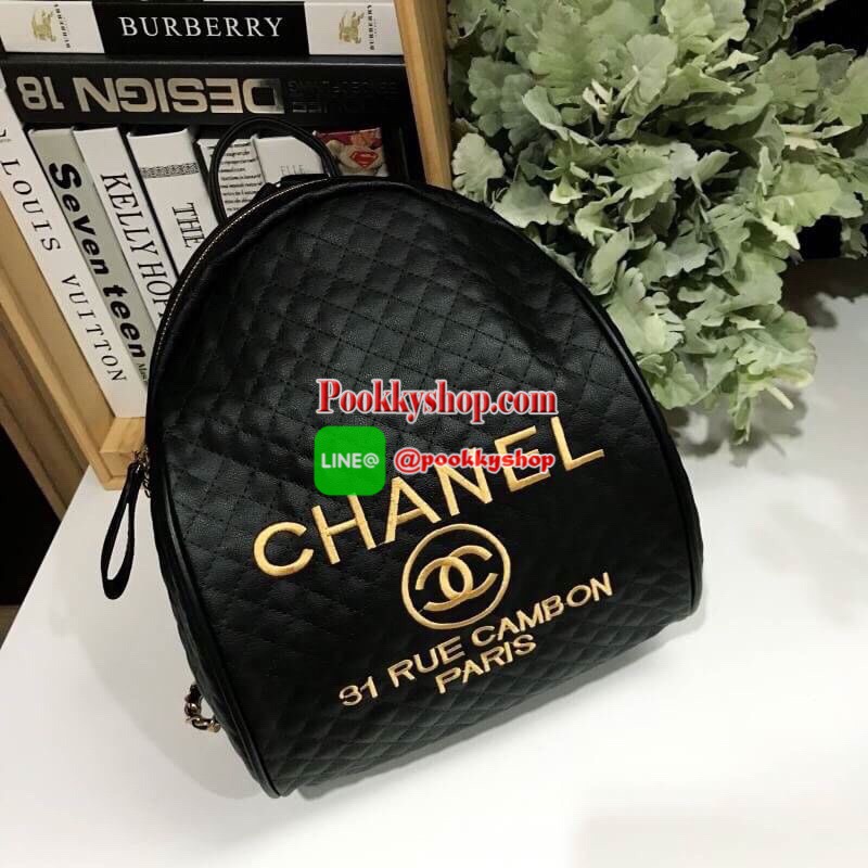 พร้อมส่งไอเท็มขายดี! NEW ARRIVAL! Chanel Backpack VIP Gift With Purchase (GWP) กระเป๋าสะพายเป้ Limited Edition พรีเมี่ยมกิ้ฟจาก Chanel Perfume Counter ขนาดใหญ่กำลังดี น้ำหนักเบา วัสดุหนังลายตารางด้านหน้าปักโลโก้แบรนด์หรู เปิดปิดด้วยซิปสะดวกใช้ หัวซิปแบรนด