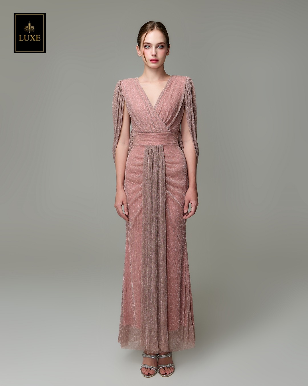 เดรสแฟชั่น แม็กซี่เดรสเสื้อคอวีคลุมแขน กระโปรงเข้ารูปตรงสะโพก