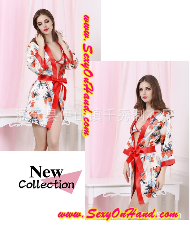 ชุดยูกาตะ กิโมโน เสื้อคลุมญี่ปุ่น ชุดกิโมโนสั้น ลายดอก พื้นขาวมุก แต่งขอบชายเสื้อและปลายแขนสีแดง พร้อมสายผูก และชุดชั้นในแบบบิกินี่ พร้อมG -string ลายดอกเข้าชุด