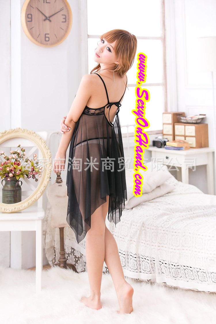 ชุดนอนเซ็กซี่ ชุดนอนซีทรู สีดำ แต่งซีทรูลูกไม้ช่วงอก ชายเล่นระดับ แต่งสายผูกด้านหลังเพิ่มความเย้ายวน เนื้อผ้าทิ้งตัว สวยหรู +G-string