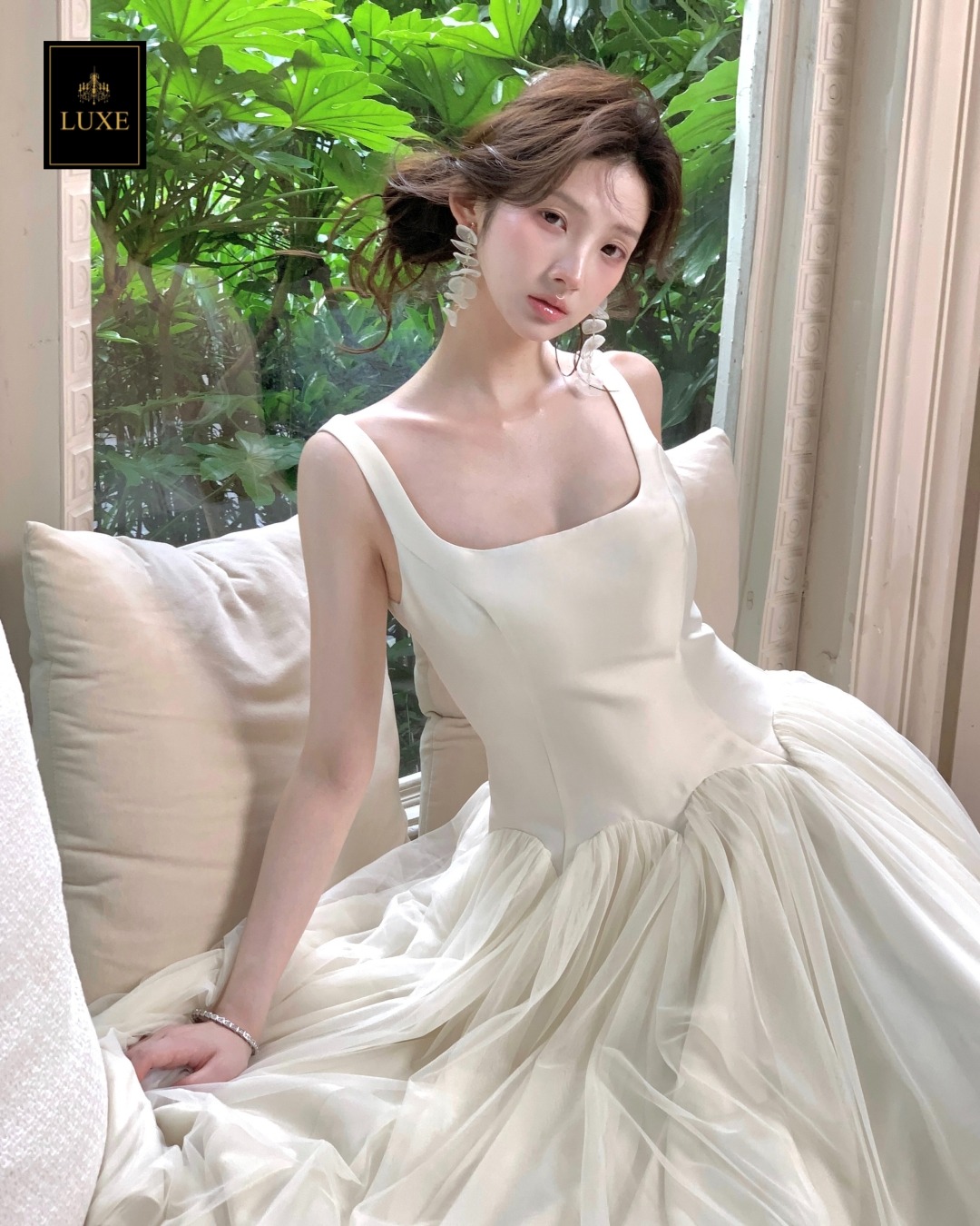 เดรสแฟชั่น เดรสเสื้อกล้ามทรงเข้ารูป กระโปรงบานจีบรูดทรงวงกลม