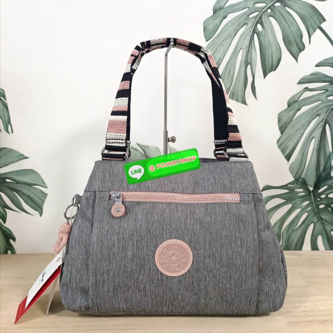 KIPLING ELISE HANDBAG กระเป๋าถือและสะพายไหล่ ขนาดกำลังพอดี จุของได้มาก มีหูจับสองสาย ถือสะดวก น้ำหนักเบา มีช่องซิป ด้านหน้า ช่อง กระเป๋าหลักเปิด-ปิดด้วยซิป มี3 ช่องว่างใส่ของได้จุมากๆ ใส่มือถือได้ กระเป๋าสตางค์ใบยาว และ เครื่องสำอางค์ได้หลายชิ้นเลยค่ะ เก็