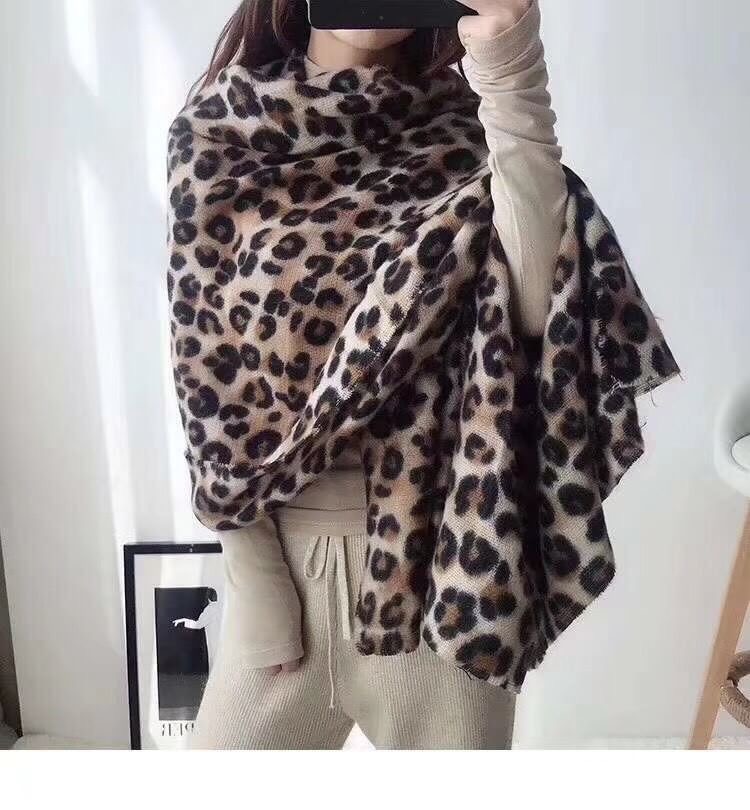 Brand: No Brand ผ้าพันคอลายเสือ 🔥 เสือต้องมา in trend กับแฟชั่นลายเสือ 🔥 ผ้าคลุมไหล่ ผ้าพันคอ ขนาดใหญ่ ทอลายเสือ ลายชัด ลายคมกริบ เนี๊ยบสุดๆ เนื้อผ้าในผืนเดียวกัน สีสวยคลาสสิค เนื้อผ้าหนา เนื้อนุ่ม อุ่นสุดๆ เนื้อผ้าผสมขนสัตว์ หนาวนี้ห้ามพล