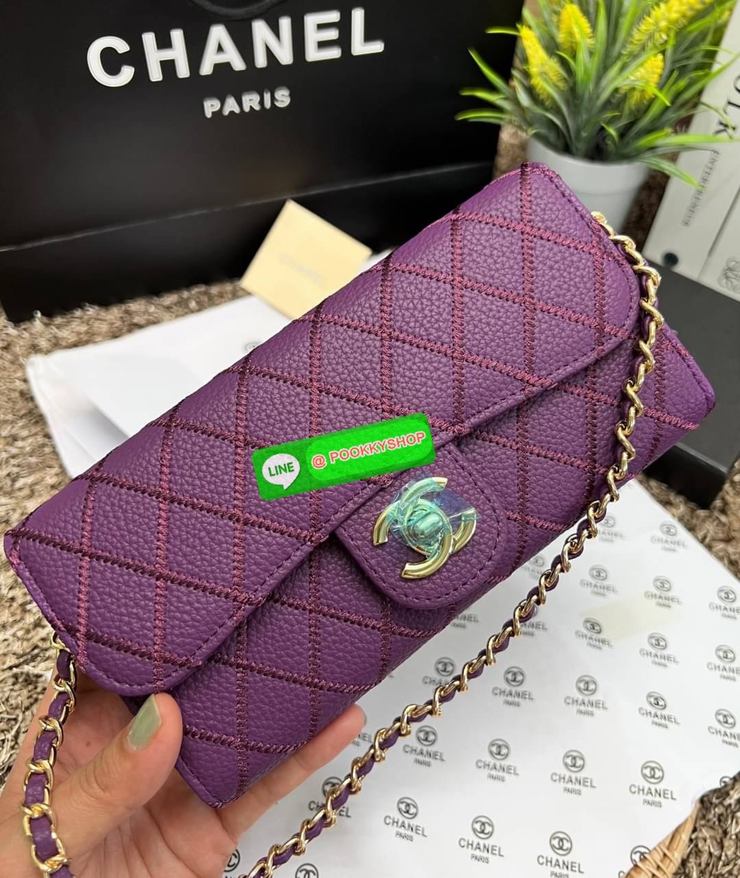 New in! สวยกริปมากๆค่ะ สาวๆที่มีบัตรเยอะๆหรือชอบพกเงินสดเยอะๆ แนะนำรุ่นนี้เลยค่ะ ไม่ผิดหวังแน่นอน CHANEL CHAIN WALLET//CLUTCH BAG ((vip gift ตปท)) พร้อมส่ง บอกเลยน้องสวย ไร้ที่ติเลยค่า! กับกระเป๋าสะพายแบบครอสบอดี้ร์หรือถือแบบคลัทเป็นกระเป๋าเงินเก๋ๆได้เลยค