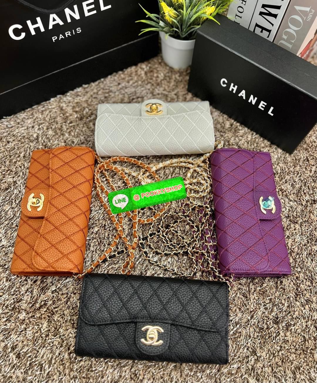 New in! สวยกริปมากๆค่ะ สาวๆที่มีบัตรเยอะๆหรือชอบพกเงินสดเยอะๆ แนะนำรุ่นนี้เลยค่ะ ไม่ผิดหวังแน่นอน CHANEL CHAIN WALLET//CLUTCH BAG ((vip gift ตปท)) พร้อมส่ง บอกเลยน้องสวย ไร้ที่ติเลยค่า! กับกระเป๋าสะพายแบบครอสบอดี้ร์หรือถือแบบคลัทเป็นกระเป๋าเงินเก๋ๆได้เลยค