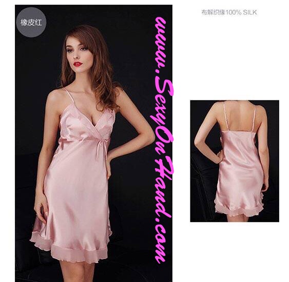 ชุดนอนผ้าไหม สายเดี่ยว สีเบจ ชมพู อ่อน แต่งระบายช่วงอก ชายแต่งระบาย ซับ สองชั้น สวยหรู คุณหนูมากๆคะ