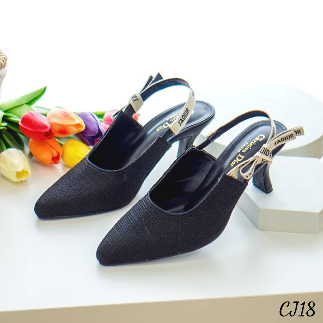 พร้อมส่ง แบบมาใหม่ งานชนช้อปเลย รองเท้าคัทชูส้นสูง3นิ้ว ทรงหัวแหลม งานรัดส้นหลัง ตามต้นฉบับแบรนด์ ตกแต่งด้วยโบว์ด้านข้าง งานทรงสวย เก็บหน้าเท้าดี งานนิ่ม ใส่สบายจ้า