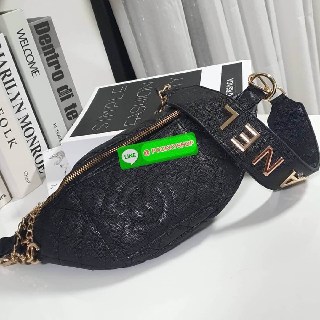 พร้อมส่งรุ่นยอดฮิต! Chanel Waist Bag With Chain VIP Gift With Purchase (GWP) รุ่น Limited พรีเมี่ยม Chanel Perfume Counter กระเป๋าสะพาย คาดเอว หรือคาดอกรุ่นใหม่ล่าสุดวัสดุหนังคาเวียร์ลายตารางเปิดปิดด้วยซิปห้องอะไหล่แบรนด์ สะดวกใช้ ภายในมีโลโก้ ใส่มือถือ i