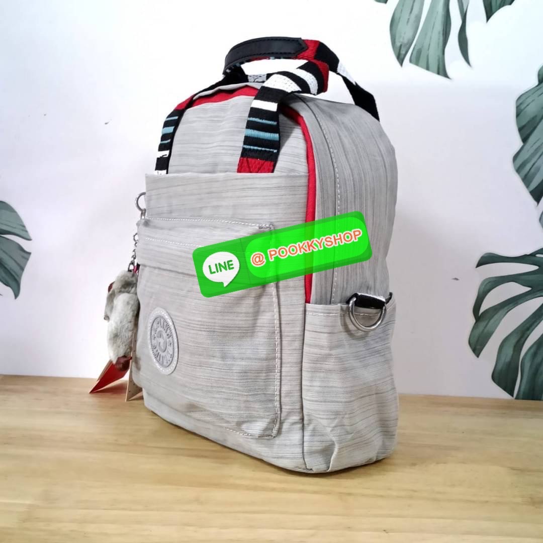 KIPLING 3 WAYS MINI BACKPACK ซับในลายตาราง กระเป๋าสะพาย 3 Ways รุ่นใหม่ วัสดุ Nylon & Polyester 100% หูหิ้วหนังปั๊มชื่อแบรนด์ สายสะพายยาวเลื่อนปรับได้ free size และ สามารถถอดได้ สามารถถือหรือสะพายได้ จะสะพายไหล่ สะพายเฉียง Crossbody หรือจะคล้องสายเป็นเป้ส