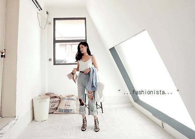 สินค้าล็อตใหม่มาถึง พร้อมส่งแล้วค่ะ NEW OPEN TOES ROMAN SANDALS SHORT BOOTS งาน Premium-Quality รุ่นขายตลอดกาล ดีหมดไวมากค่ะ!!! รองเท้าหนังสานทรงสั้นสไตล์โรมัน วัสดุ PU เนื้อหนาคุณภาพดี Cutting แน่นทรงสวยมาก ถอดใส่ง่ายด้วยซิปหลัง ส้นใหญ่สูง 2.5" สโลป