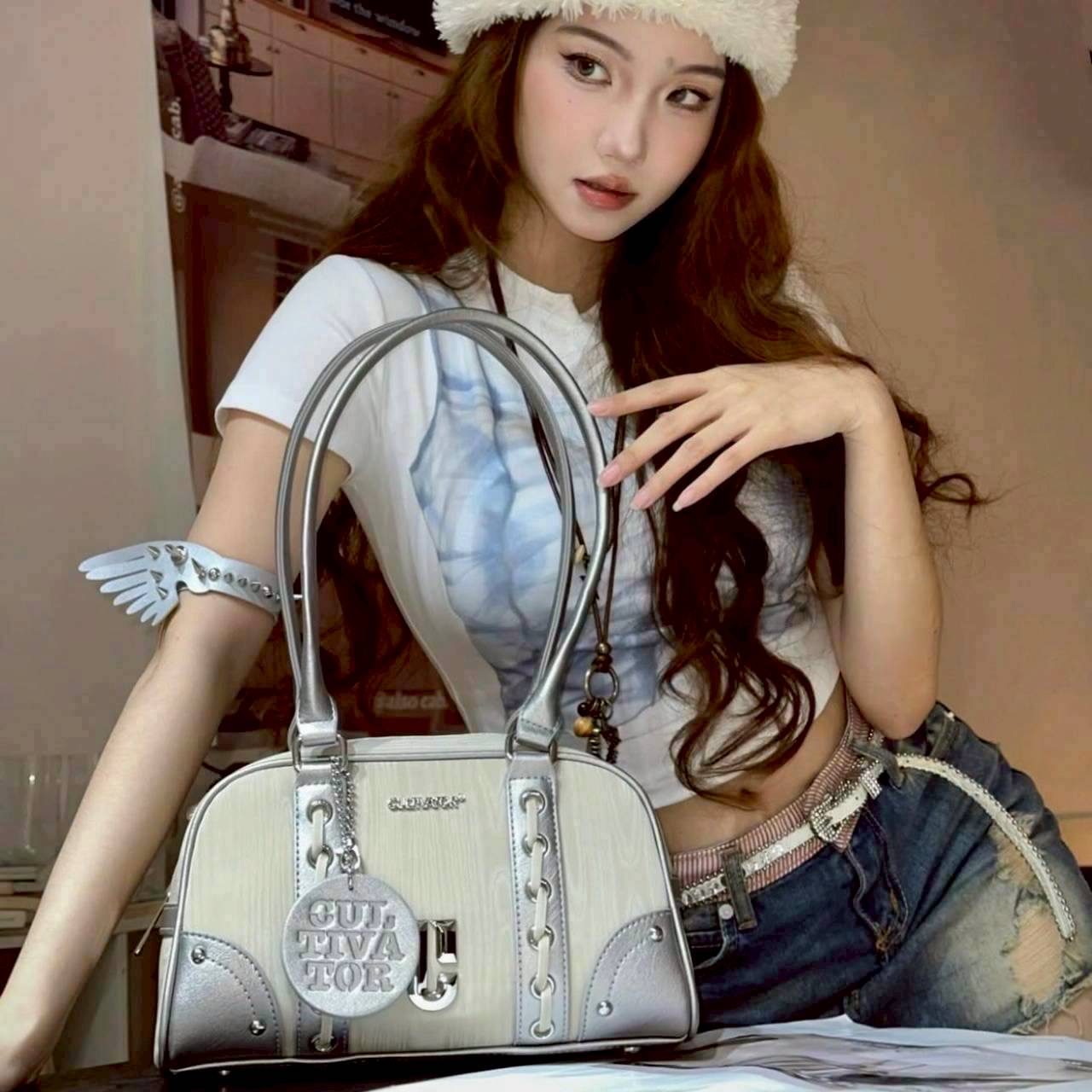 กระเป๋า Cultivator แบรนด์ใหม่ มาแรง ฮิตสุดในเมกา สายเกา สไตล์ y2k