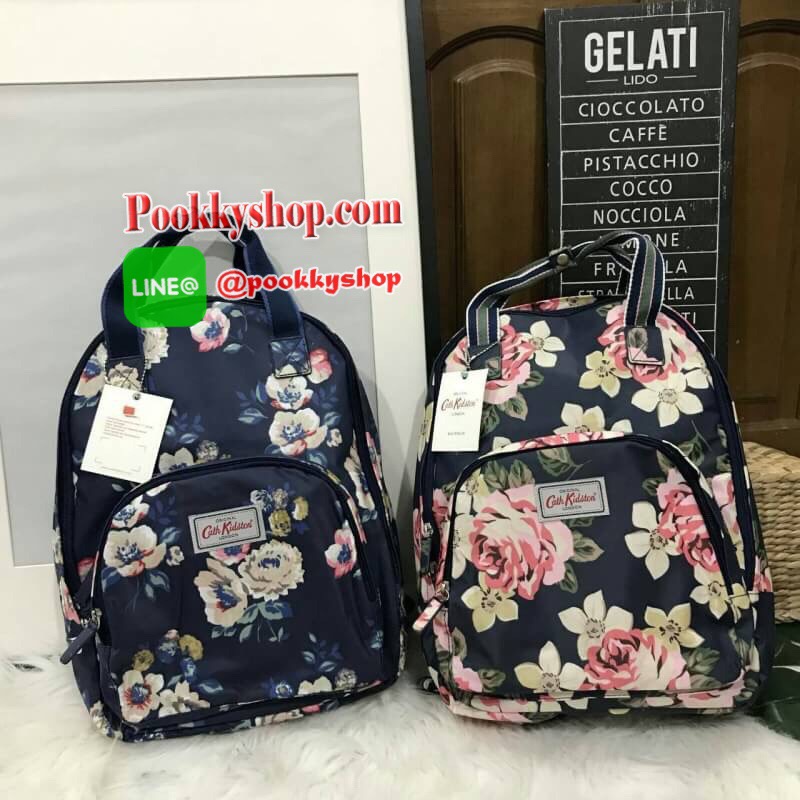 New Arrival cath kidston multi pocket backpack กว่าจะได้รุ่นนี้หายากมากๆนะค่า เพราะในช้อปก็มาเร็วไปเร็วค่า ใบนี้คุ้มมากๆเพราะว่ามีช่องหลักถึง 3 ช่องค่ะ ด้านหลังมีช่องแยกบุนุ่นอย่างดี สามารถใส่แลปท้อปได้ค่ะ ส่วนช่องกลางเป็นช่องสัมภาระใหญ่ แยกเป็นสัดส่วนค่ะ