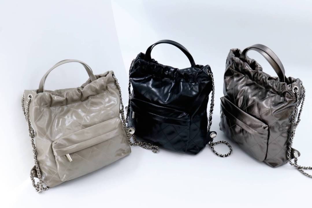 New!! 💥 กระเป๋าสวยชิค สามารถถือได้ สะพายเป็นเป้ได้ งานสวยเนี๊ยบ วัสดุสวยหนา หนังอย่างดี