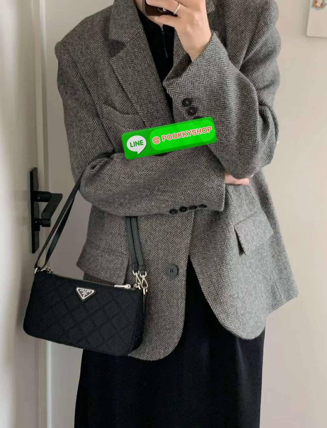 New Arrivals!!! PRADA BAG VIP GIFT WITH PURCHASE (GWP) พรีเมี่ยมกิ๊ฟสุดหรู จากแบรนด์PRADA วัสดุNylon กันน้ำ ขนาดกำลังดี อะไหล่เงิน ด้านในโล่งมี1ช่องซิป สายยาวถอดสายได้ ปรับระดับได้ น้ำหนักเบา มาพร้อมถุงผ้าและกล่องแบรนด์สุดหรู ไม่ควรพลาดเลยค่า