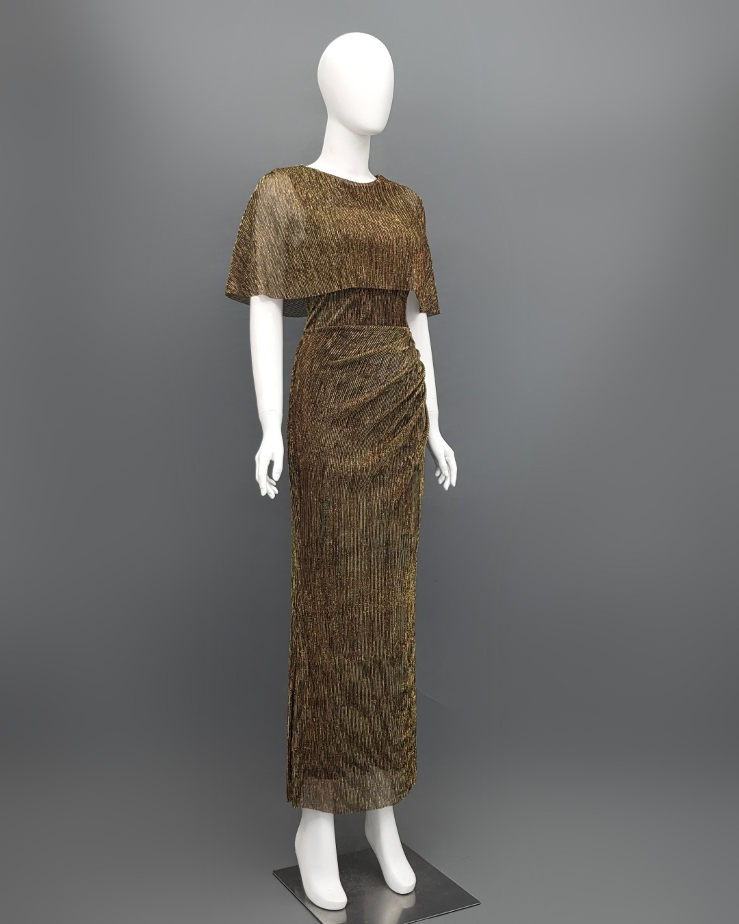 เดรสแฟชั่น เดรสเสื้อคอกลมแขนกุด ดีเทลเป็นเสื้อคลุมไหล่ในตัว กระโปรงทรงสอบจับเดรป