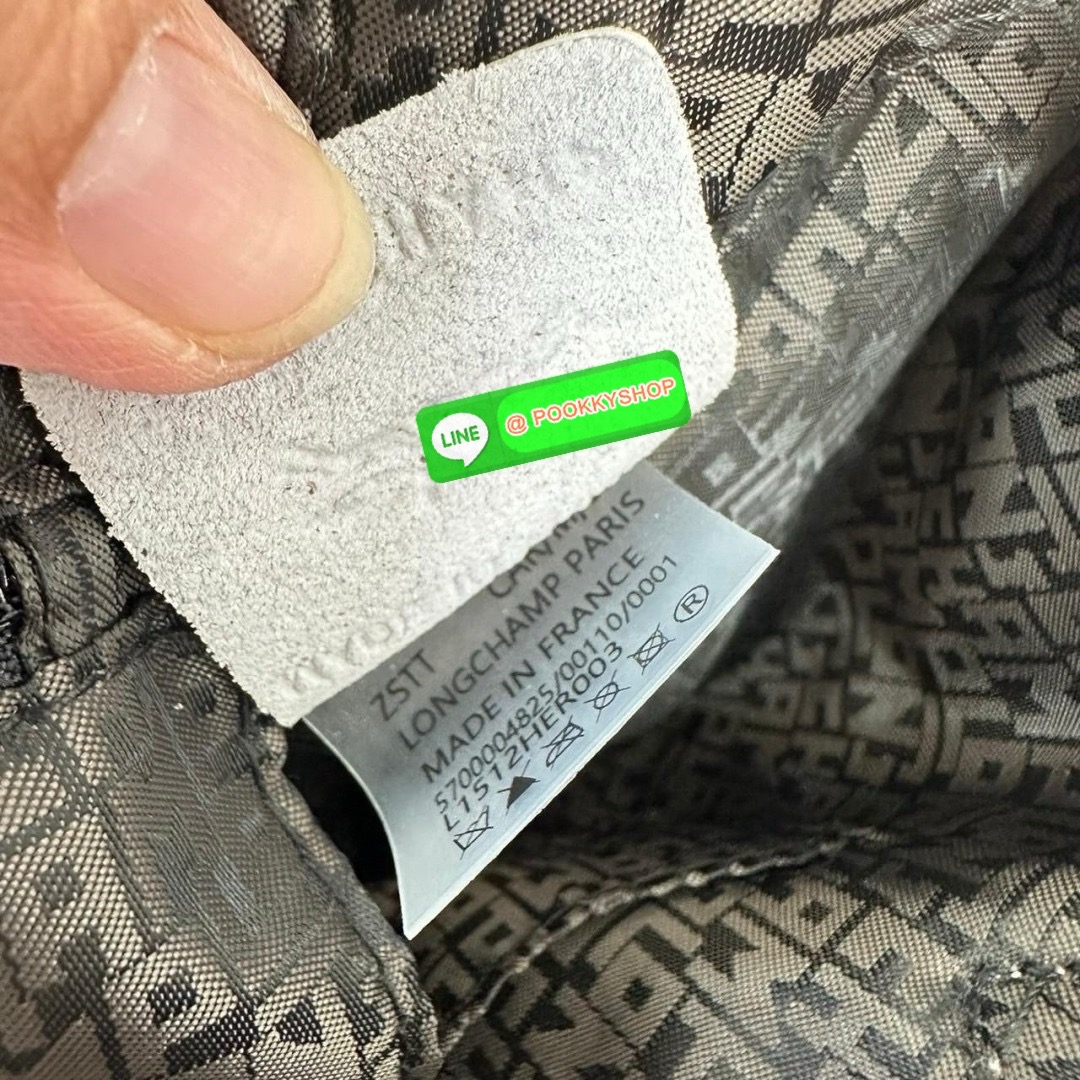 LONGCHAMP Le Pliage Xtra L Leather Handbag 🔖กระเป๋าสะพายคอสบอดี้ รุ่นใหม่โด่ดเด่นลูกเล่นของลูกปัดห้อยสีสันสดใส ทำให้กระเป๋าดูมีลูกเล่นมากขึ้น 🔖วัสดุ : หนังวัวทั้งใบนิ่มน่าสัมผัส 🔖เปิด-ปิดแบบกระดุมแป็ก มีซิปปิดปากกระเป๋าอีกชั้น ป้อง