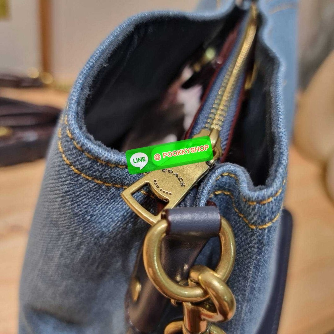 COACH CS241 WILLOW BUCKET BAG 🔆 Details ไอเท็มขายดี the best seller ที่สวยแบบมองไม่เลิก!! สวยแบบทำถึง!! กระเป๋าสะพายไหล่ทรงสวย ดีไซน์คลาสสิควินเทจ สีเดนิมดูโดดเด่น เปิดปิดด้วยตัวบิดล็อค และอีกฝั่งเป็นกระดุมแม่เหล็ก