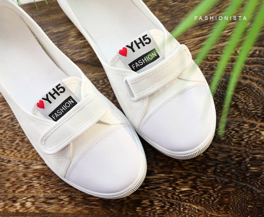 สดใส น่าร๊ากก มีสไตล์ Restock พร้อมส่งเลยจ้า รองเท้าผ้าใบแบบสวม ดีไซน์เรียบๆเก๋ๆ วัสดุผ้าแคนวาสเนื้อนุ่ม ใส่สบาย คล่องตัวไม่มีสายคาดเมจิกเทปด้านหน้า เพิ่มความเก๋แค่ลอกๆแปะๆไม่ต้องผูกเชือก แมชชุดไหนก็เก๋ ดู Chic & Cool มั่กๆ พื้นยาง 1.5 c.m. เหนียวหนึบยึดเ