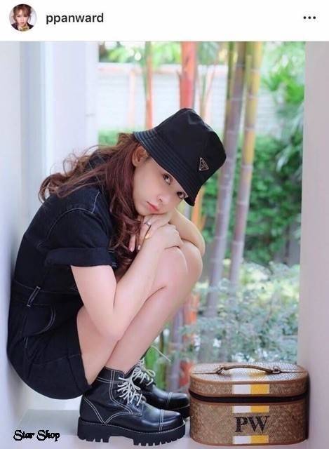 (n)(e)(w) พร้อมส่ง หมวก Prada Wow... มาแล้วคะ หมวกทรงบักเกตแบรนด์ Prada เป็นหมวกที่เหล่าดาราเซเลปล้วนต้องมี วัสดุอย่างดีกันน้ำ งานเกรดพรีเมี่ยม ใส่ได้ทั้งชาย-หญิงไม่มีไม่ได้แล้วนะคะ งานมาไม่เยอะคะ จัดโลด