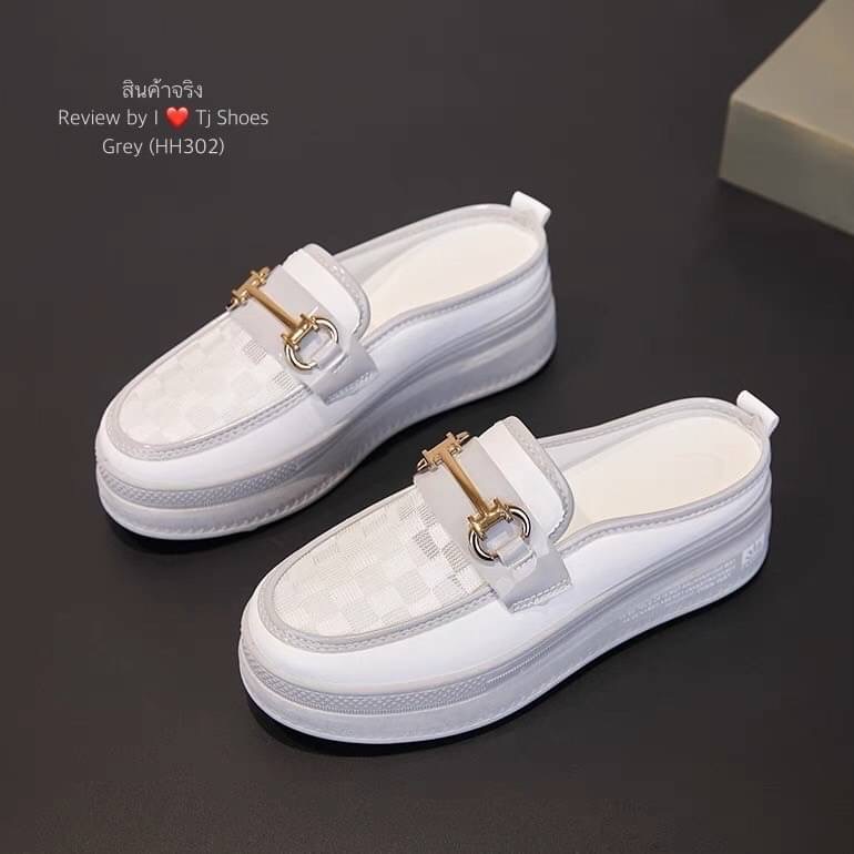 ที่สุดของความเกร๋ขายดีมากๆ ต้องยกให้คู่นี้จร้า!!! รองเท้าผ้าใบเพื่อสุขภาพ สุคคิ้วท์ สวมใส่ง่าย ทรงสวย พื้นยางอย่างดี รุ่นนี้ใส่แล้วเท้าไม่อับชื้นน่ะคะ จับแมทกับชุดอะไรก็เกร๋แถมใส่ได้เรื่อยๆ สวยด้วยเพื่อสุขภาพเท้าที่ดีด้วย ควรมีไว้เป็นคู่โปรด เป็นรุ่นที่ทา