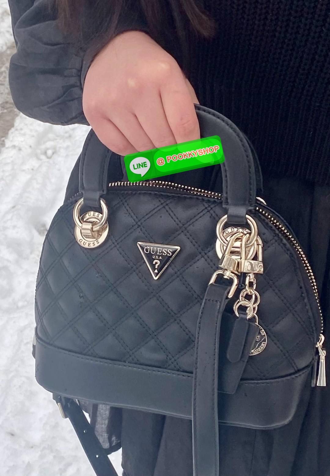 NEW ARRIVALS!! ✨ กระเป๋าถือทรงหรู GUESS CESSILY SMALL DOME SATCHEL HANDBAG วัสดุหนังสังเคราะห์นิ่มมืออะไหล่เงินทั้งใบ มีพวงกุญแจกิมมิคแบรนด์ประดับด้านหน้า เปิดปิดด้านซิปยาว ด้านในใส่กระเป๋าสตางค์ใบกลาง มือถือ ได้สะดวก พร้อมช่องซิป+ช่องใส่ของแยกให้