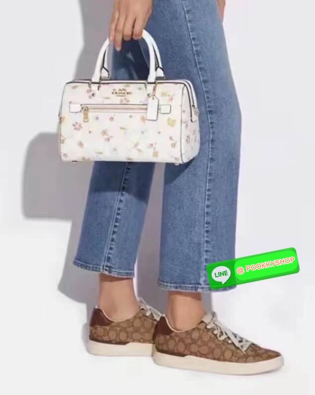 COACH ROWAN SATCHEL IN SIGNATURE CANVAS WITH MYSTICAL FLORAL PRINT (COACH C8615) กระเป๋าสะพายข้างทรงหมอนเป็นอีกรุ่นมาแรงสุดๆ ฮอตตลอด เป็นทรงที่ต้องมาติดตู้ โดดเด่นอย่างลงตัวกับรุ่นนี้ หมอน 10" รุ่นมีช่องซิปด้านหน้า สามารถแยกเก็บของสำคัญๆได้อย่างเป็นส