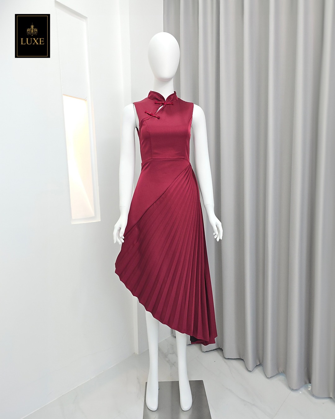 เดรสแฟชั่น เดรสเสื้อแขนกุด คอจีนสไตล์กี่เพ้า กระโปรงบาน อัดพลีทแต่งผ้าเฉลียง