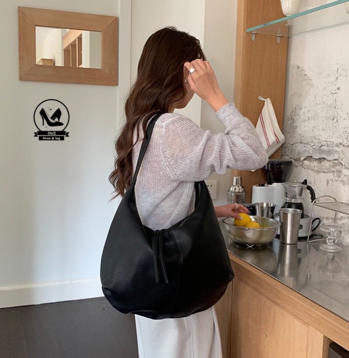 Shopping bag Korea style ▪️กระเป๋าสะพายไหล่ทรงย่าม มีซิปปิดมิดชิด วัสดุเป็นหนังพียูนิ่ม (PU leather) ใบใหญ่ใส่ของได้จุใจ