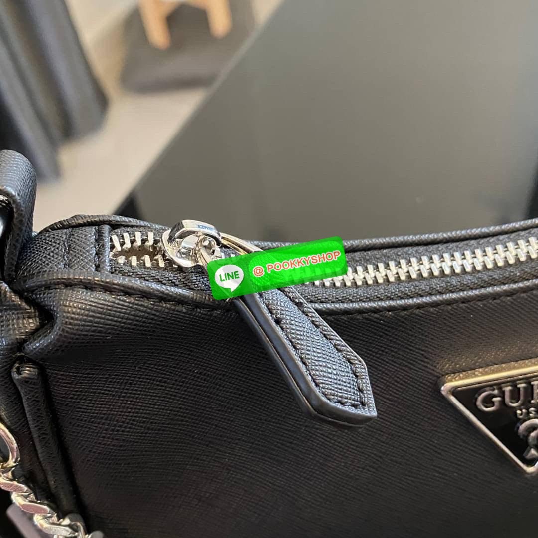 รุ่นใหม่ล่าสุด GUESS SHOULDER BAG ซื้อ1ได้ถึง2ไอเท็ม กระเป๋าพอชรูปทรงสวย เปิด-ปิดด้วยซิปด้านในโล่งกว้างมีช่องซิปใส่ของจุกจิก เพิ่มความน่ารักด้วย กระเป๋าใส่เหรียญใบเล็กทรงกลม เฝสามารถถอดใช้แยกได้ มาพร้อมสายโซ่สะพายไหล่ และสายสะพายยาวสามารถปรับระดับได้ฟรีไซ