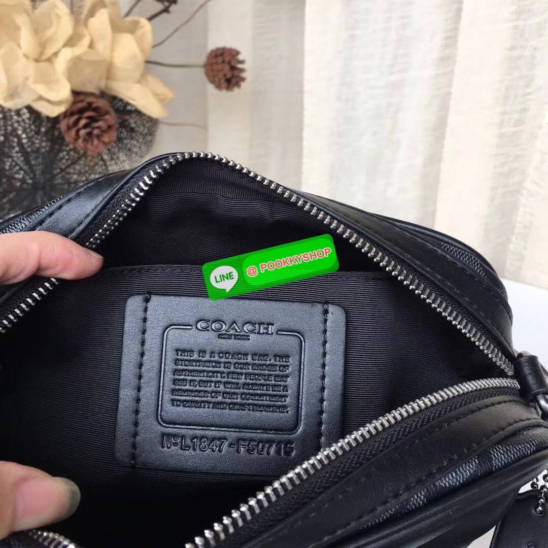 Brand : Coach Graham Crossbody Detail : กระเป๋าสะพาย crossbody ทรงเหลี่ยมชาย ใหม่ล่าสุด ภายในกว้างและ มีช่องว่างหนึ่งช่องใหญ่ ใส่ของได้จำนวนมาก สายสะพายปรับระดับได้ ถือไปทำงานก็เรียบหรู หรือจะสะพายในวันชิวๆ ก็ได้ ซื้อเป็นของขวัญให้แฟน หรือคนในครอบครัวได้เ