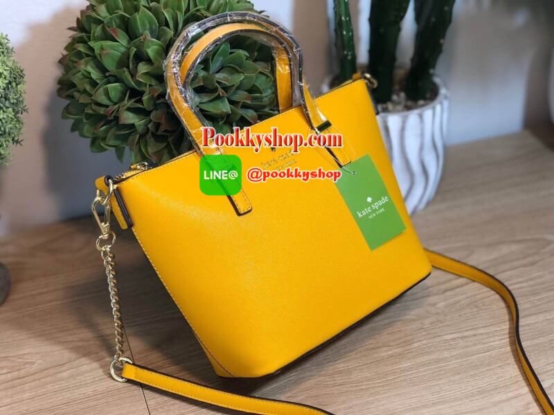 Kate Spade Cedar Street Mini Harmony Crossbody Small Handbag กระเป๋าสะพายใบเล็กสุดน่ารัก วัสดุหนัง Saffiano สวยหรูอยู่ทรงสไตล์ น่ารักไม่ซ้ำใคร ด้านหน้าประดับโลโก้สีทองสวย ภายในมีช่องซิปและช่องเล็ก สามารถใส่ ipad mini กระเป๋าสตางค์ใบยาวของใช้ได้จุกจิกได้เย