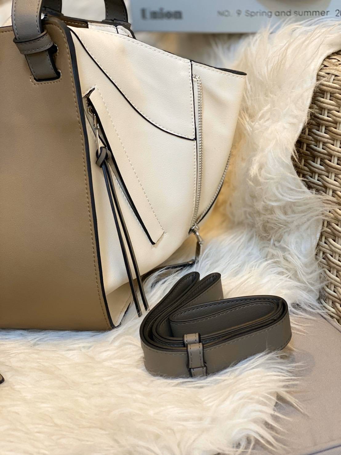 พร้อมส่งค่า 💕Hammock 💕 สิ้นสุดการรอคอย สำหรับรุ่นที่ทุกคนถามหาเยอะที่สุด การันตรีงานคุณภาพ ใช้เวลาผลิตนานสุดถึง 4 เดือน ตอนนี้พร้อมส่งเเล้วค่า Hammock size 30 cm รอบนี้เป็นงานสั่งผลิต งานเนี้ยบ ตัวหนังสวยมากกกก PU premium อย่างดี มีความหนา