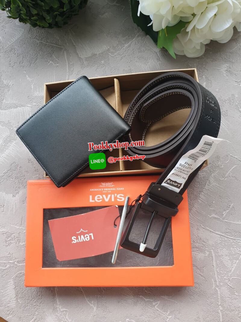 NEW ARRIVAL!! LEVI’S REAL LEATHER BELT & WALLET VALUE PACK ซื้อ1ได้ถึง2ใบ! เซทสุดคุ้ม! ได้ทั้งกระเป๋าสตางค์พับสองตอนและเข็มขัด วัสดุหนังวัวแท้ กระเป๋าสตางค์ปั้มโลโก้ด้านหน้า ภายในมีช่องใส่บัตร ช่องใส่ธนบัตร 2 ช่อง แยกเป็นสัดส่วน เข็มขัดด้านหนึ่งสีดำอีกด้า