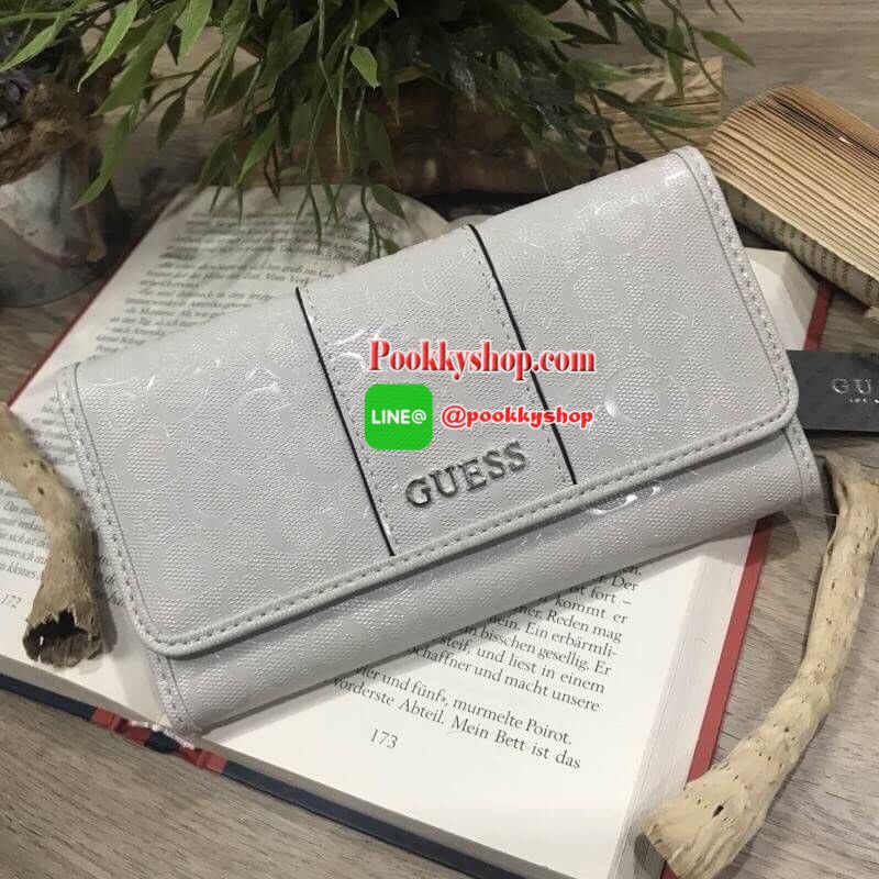 RESTOCK รุ่นยอดนิยม! GUESS FACTORY WOMEN'S WALLET 2018 กระเป๋าสตางค์ใบยาวดีไซน์ยอดนิยมหนังปั้มโลโก้รอบใบด้านหน้าประดับโลโก้แบรนด์สวยหรู เปิดปิดด้วยฝาปิด ภายในมีช่องใส่รูป ช่องใส่ธนบัตร แบงก์พัน และช่องใส่บัตรหลายช่อง แยกเป็นสัดส่วน ภาพถ่ายจากสินค้าจร