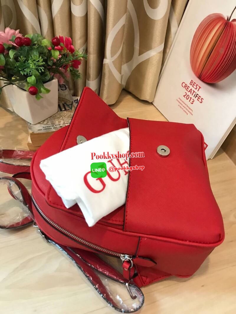 GUESS MINI BACKPACK BAG กระเป๋าเป้สะพายขนาดมินิ ซึ่งจัดว่าเป็น2way สามารถดึงสายสะพายออกมาให้เป็นสะพายไหล่หรือcrossbody วัสดุหนังsaffiano ด้านหน้ามี1ช่องเก็บของจุกจิก ช่องใหญ่เปิดปิดด้วยซิป ใส่มินิไอแพท กระเป๋าสตางค์ยาว ของจุกจิกได้อีกเยอะ ขนาดกำลังดีเลยที