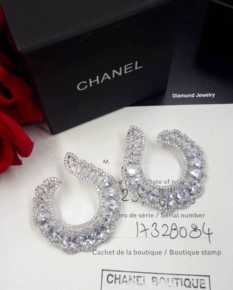 Hi-Quality item Chopard Earring ต่างหูเพชร CZ แท้ งานสุดอลังการ สวยมากกกที่สุดในสามโลกค่ะ รุ่นนี้ขอแนะนำมากๆๆๆๆ งานสวยจริงๆค่ะ คุณชมพู่ใส่เดินพรมแดง ดาราเซเลปใส่กันตรึมค่ะ เพชรสวยมากกกก เพชรเงาวิ้งระยิบระยับมากๆ ใส่ออกมาเริ่ด คู่เดียวจบค่ะ