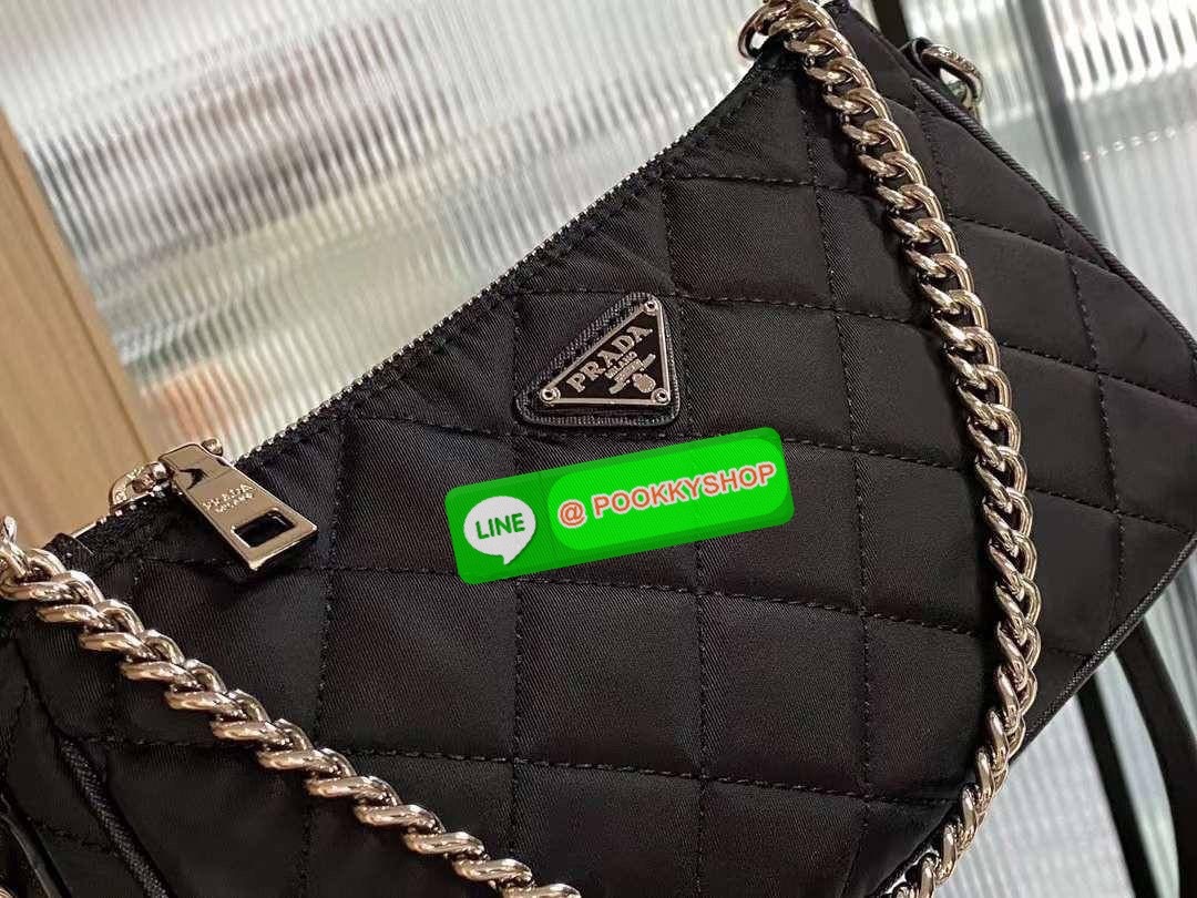 New Arrivals!!! PRADA BAG VIP GIFT WITH PURCHASE (GWP) พรีเมี่ยมกิ๊ฟสุดหรู จากแบรนด์PRADA วัสดุNylon กันน้ำ ขนาดกำลังดี อะไหล่เงิน ด้านในโล่งมี1ช่องซิป สายยาวถอดสายได้ ปรับระดับได้ น้ำหนักเบา มาพร้อมถุงผ้าและกล่องแบรนด์สุดหรู ไม่ควรพลาดเลยค่า