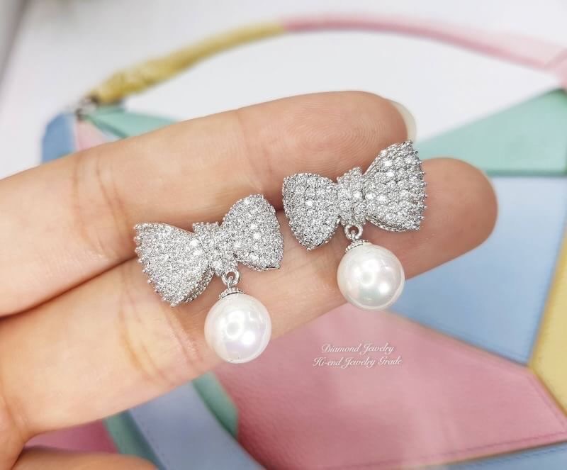 New arrival!!!!! เซตสร้อย ต่างหูโบว์ประดับมุก งานเพชร CZ แท้ งานน่ารักมากกก ใส่ออกมาสวยขนาดไม่เล็กไม่ใหญ่ ห้ามพลาดน้าสาวๆ ใส่ได้แบบ Everyday กันเลยทีเดียว