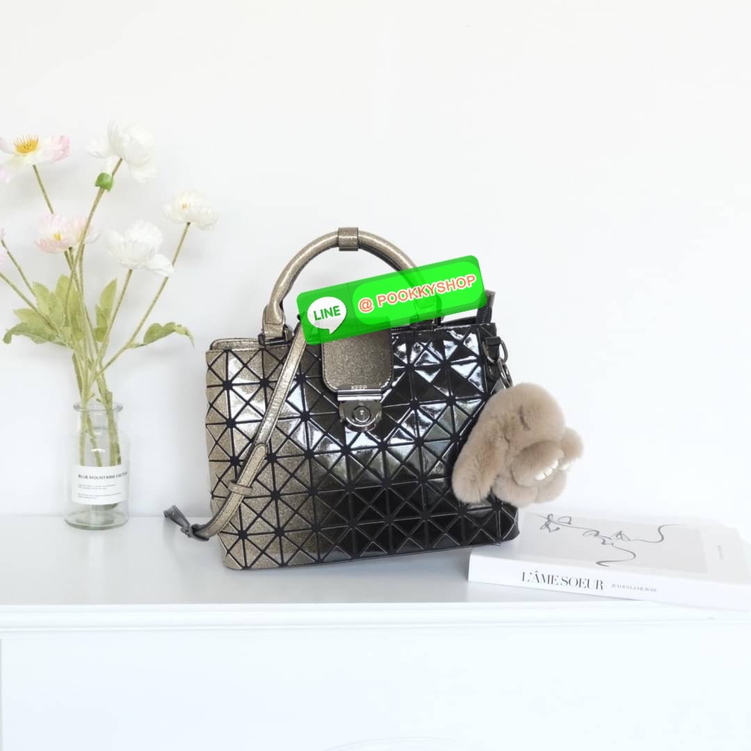 สินค้าเข้าใหม่ 𝗞𝗘𝗘𝗣 𝐀𝐋𝐈𝐙 𝗖𝗢𝗟.𝟮 ลายใหม่ ( DIAMOND PATTERN ) ทรงสวย ขายดี ขนาดกำลังดี และที่สำคัญ !! น้ำหนักเบา ไม่รอช้าทางแบรนด์เลยทำ สีใหม่มาเพิ่มลูกเล่นให้กับ