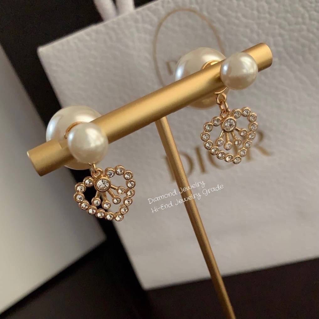 Super Hi-End Quality !!!!! ((เกรด 1:1 ดีที่สุดในท้องตลาด แสตมครบค่ะ)) Dior Tribales Earrings คอลเลคชั่นใหม่ล่าสุดเลยคร่า งาน 1:1 เหมือนในช็อปเป๊ะๆ ต่างหูดิออรุ่นใหม่ ล่าสุดชนช็อป ดีไซน์สวยมากๆค่ะ ประดับอะไหล่ทองเงาอย่างดี งานสวยไร้ที่ติดนะคะ สาวกดิออต้องไ